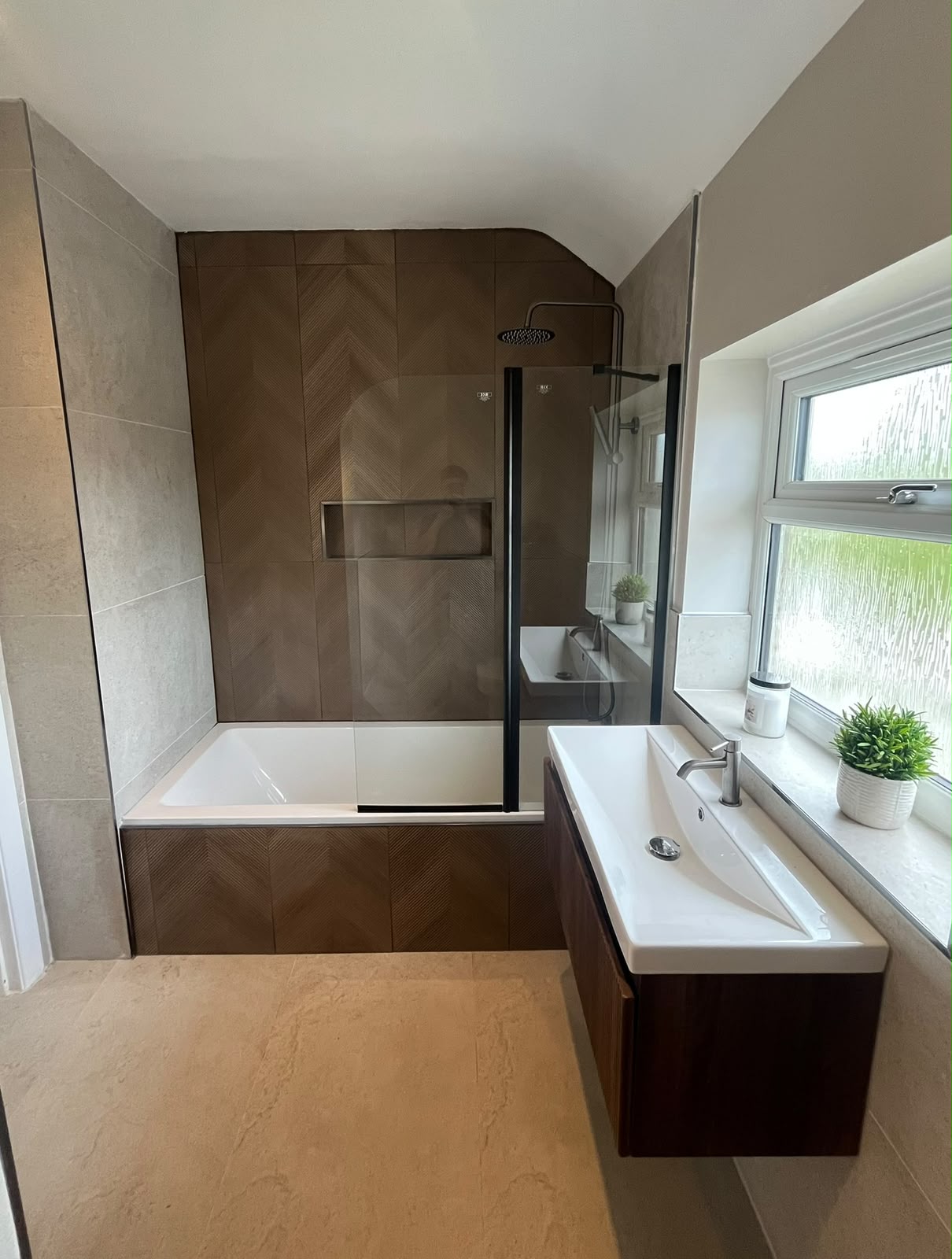 Modern bathroom with shower screen